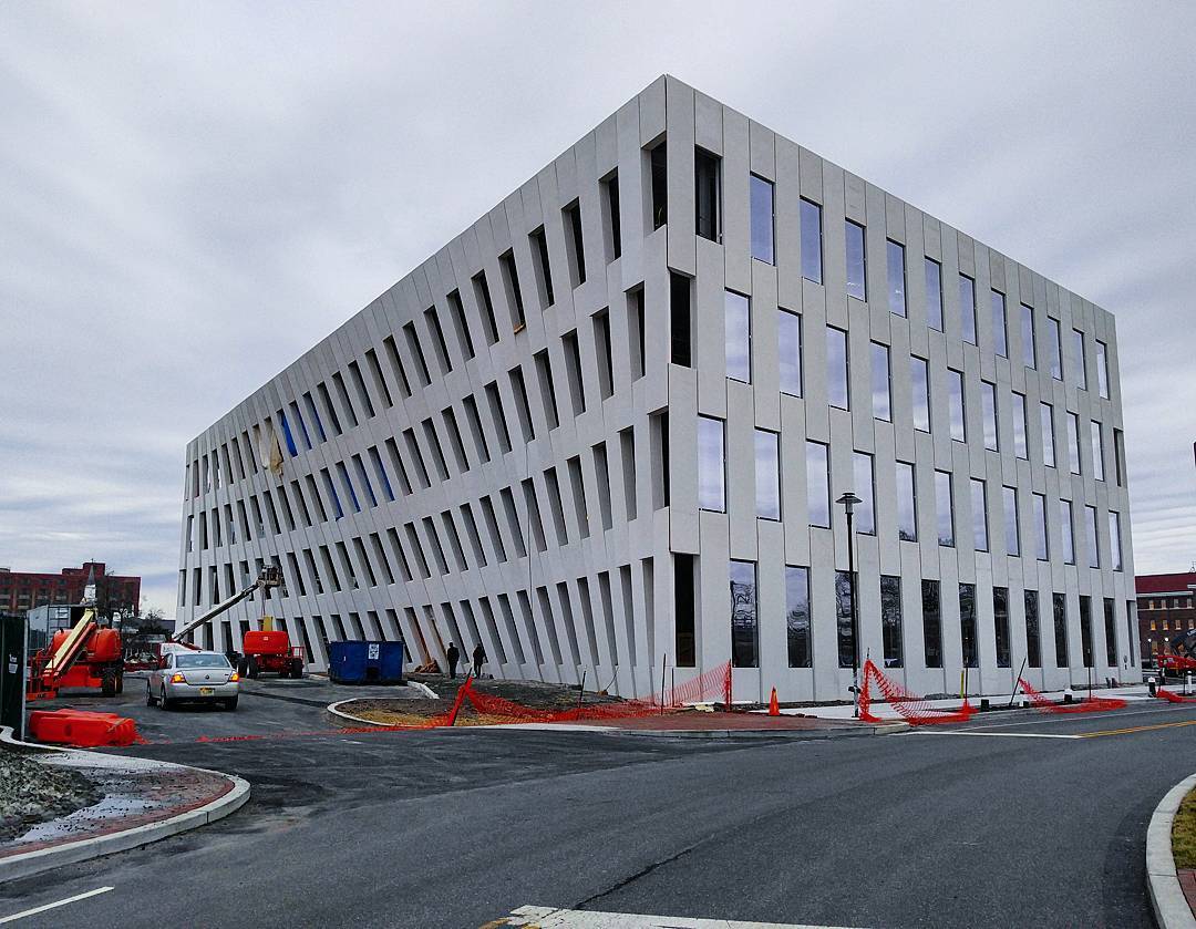 Inga Saffron Calls BIG s New Navy Yard Building mesmerizing 