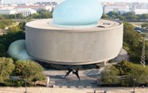 Director of Hirshhorn Museum resigns over Bubble's uncertainty