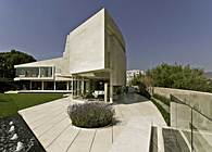 COUNTRY CLUB RESIDENCE