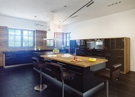 Black & white kitchen