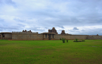 Her northern façade