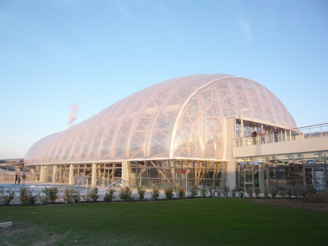 COMMERCIAL AND SPA IN NEYDENS (FRANCE)