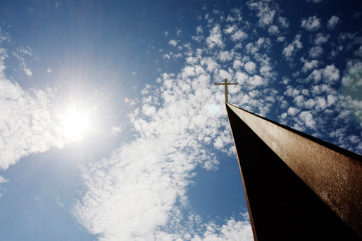 Cross, designed by Gerhard Brandl (Photo: Rupert Asanger)