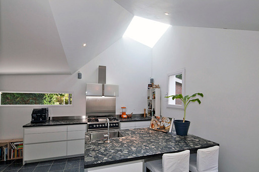 Interior, skylight in the kitchen (Photo: Ossip van Duivenbode)