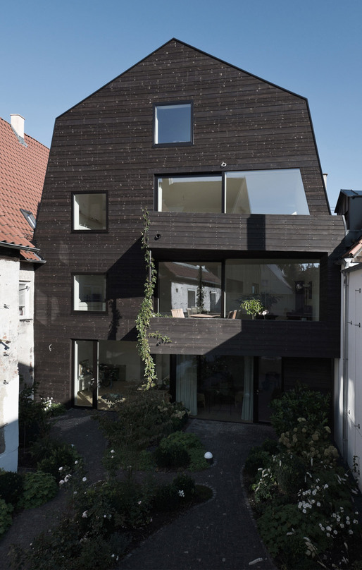 Backyard (Photo: Rainer Retzlaff)