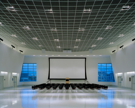 The Tangeman Center at the University of Cincinnati, Architect: Gwathmey Siegel & Associates Architects © Brad Feinknopf