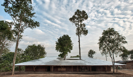 Overview of the 600 square meter roof surface (Photo: Pasi Aalto / pasiaalto.com)
