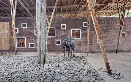 Inner courtyard of the Cassia Co-op Training Centre in Sungai Penuh, Sumatra, Indonesia (Photo: Pasi Aalto / pasiaalto.com)
