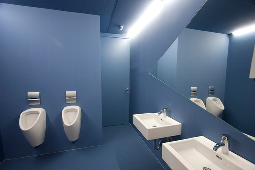 Men's bathroom (Photo: Rupert Asanger)