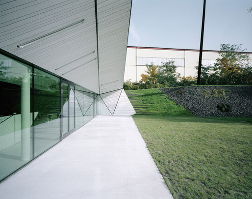 Exterior (Photo: David Schreyer)