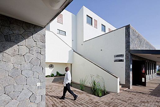 Lower level admin areas and pond courtyard. (Photo: Iwan Baan)