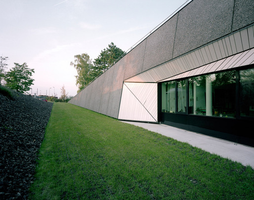 Exterior (Photo: David Schreyer)