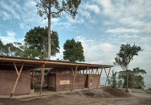 Entrance area with Kerinci Lake in front (Photo: Pasi Aalto / pasiaalto.com)