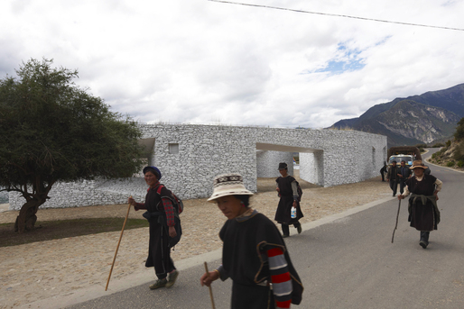 Niyang River Visitor Center / Tibet standardarchitecture/ Zhao Yang Studio 2010 Photo by: Chen Su
