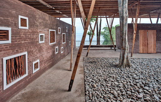 Different kinds of cinnamon displayed towards the atrium (Photo: Pasi Aalto / pasiaalto.com)