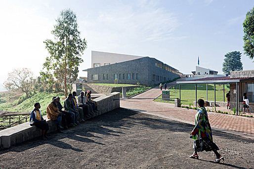 Entrance to hospital. (Photo: Iwan Baan)