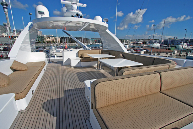 Bacchus - Flybridge