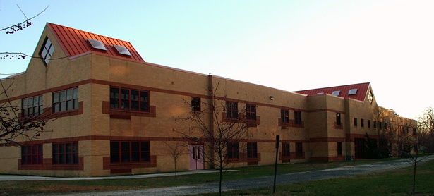 BUILDING ELEVATION - RIGHT SIDE