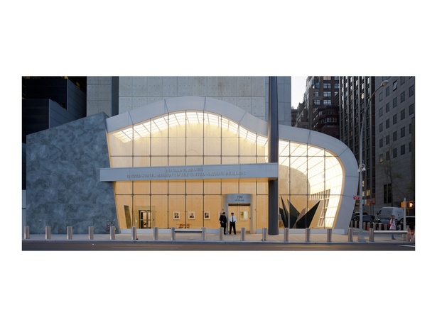 Entry Pavilion / Photo by Paul Warchol