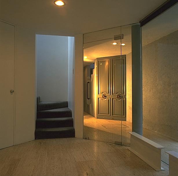 Foyer.