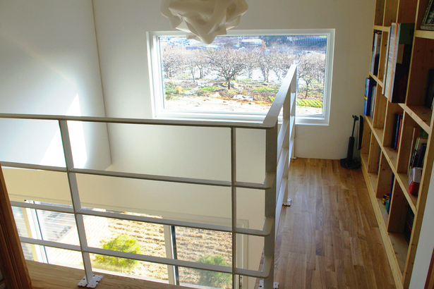 Photo 22 - bridge and upper space of living room