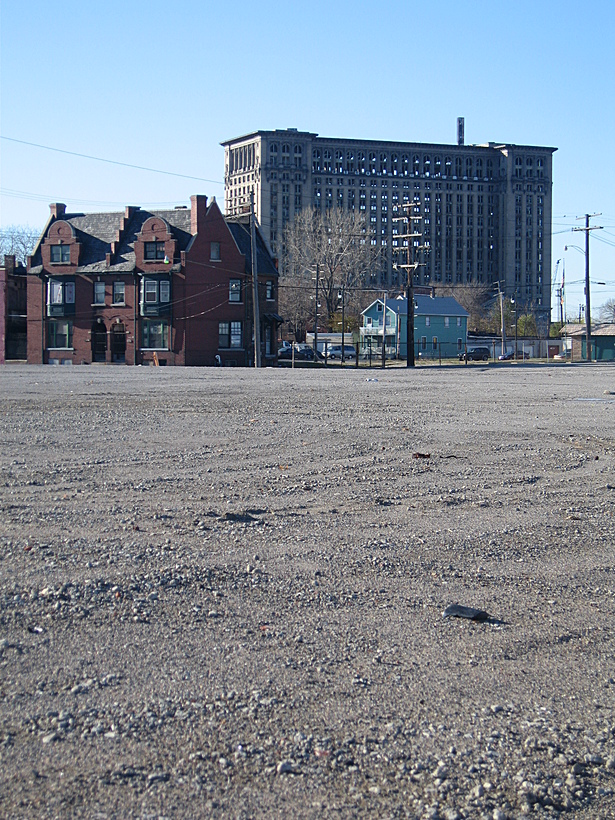 Vacant space between Michigan Avenue and I-75