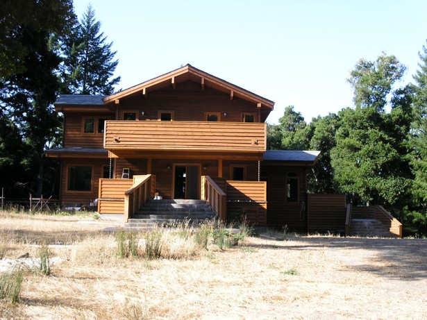 Master bedroom balcony above, Entrance to group rooms below, Main Entry to the right