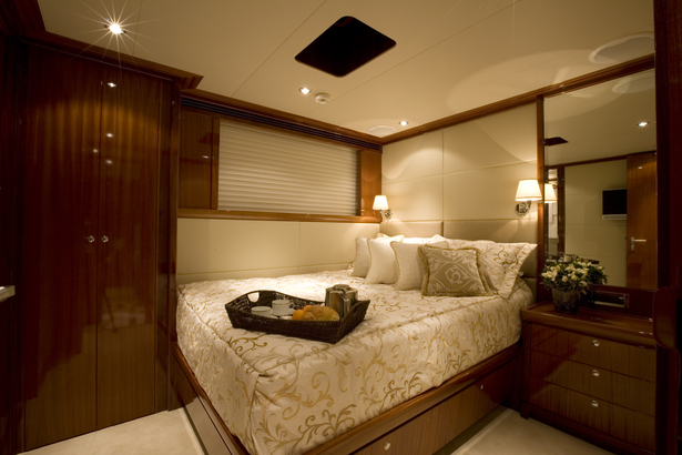 Port Guest Room - Midships