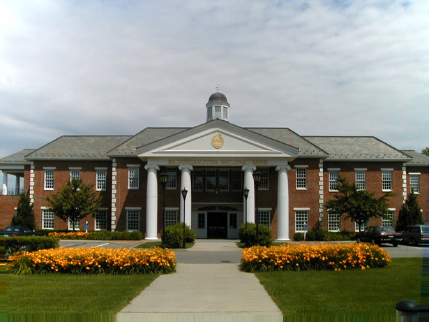 Context-sensitive neo-Georgian banking headquarters in the Hamptons, New York State.