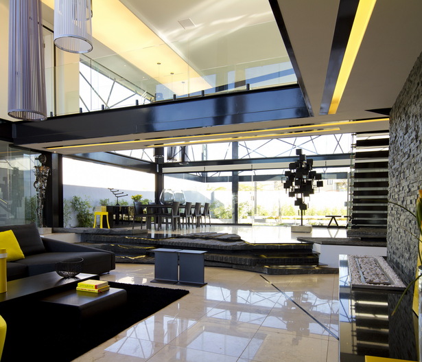 An overview of the dining space.