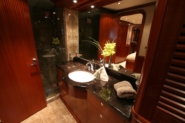 Bacchus - Master Stateroom Head