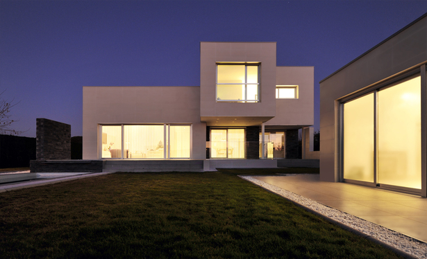 AQSO arquitectos office. Fragmented house. Front facade