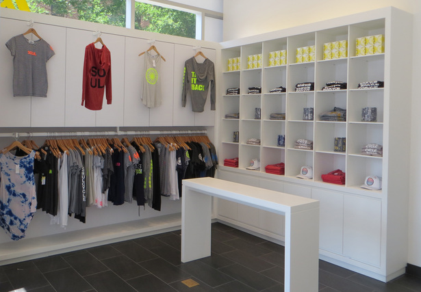 custom retail display units