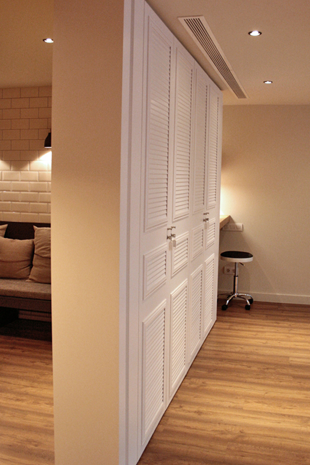 Dividing wardrobe