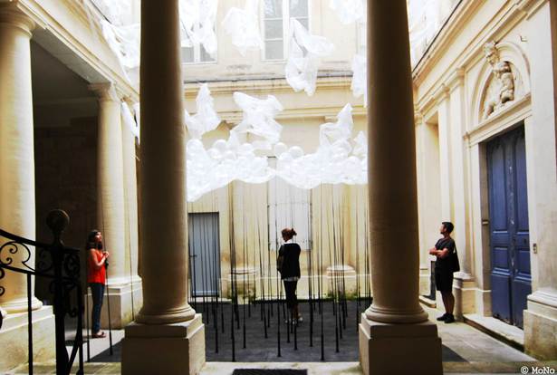 people walking around inside of the installation art (photo MoNo)