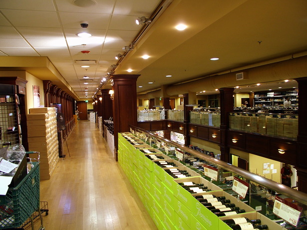 MEZZANINE LEVEL DISPLAY CORRIDOR