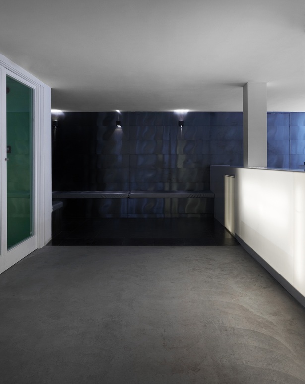Discotheque – bar in a hotel by A2aquitectos