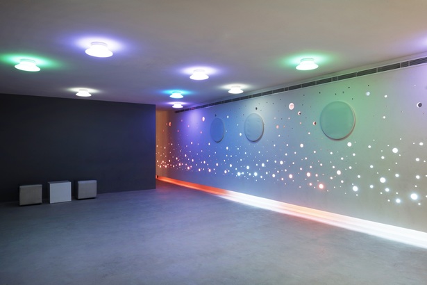 Discotheque – bar in a hotel by A2aquitectos