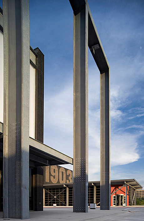 museum colonnade