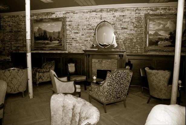 Back Lounge