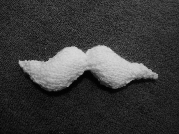 Knitted 'Tache