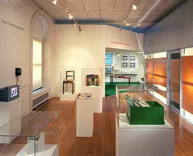Christo Storefront, A Happening Place, 2003, The Gershman Y, Philadelphia (photo Jeffrey Totaro)