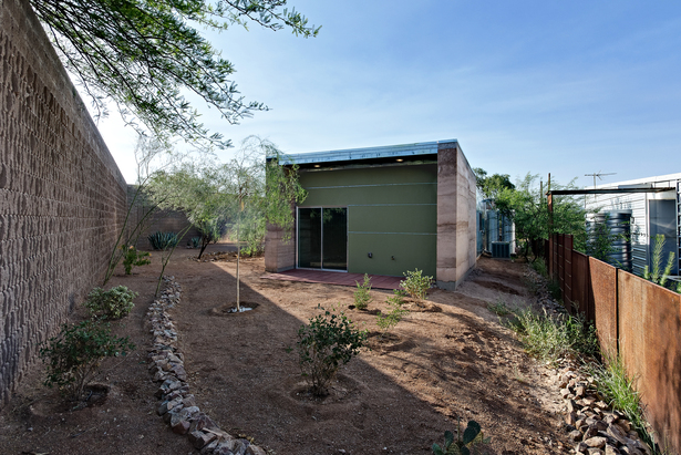 finished backyard (photography by Liam Frederick)