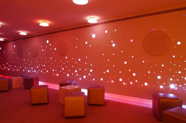 Discotheque – bar in a hotel by A2aquitectos