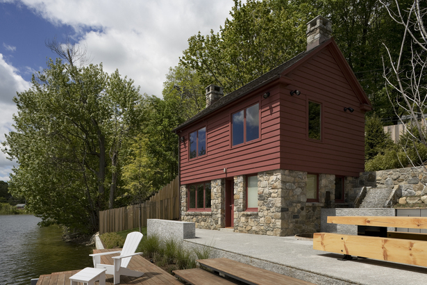 CONNECTICUT LAKE COTTAGE – Cottage exterior