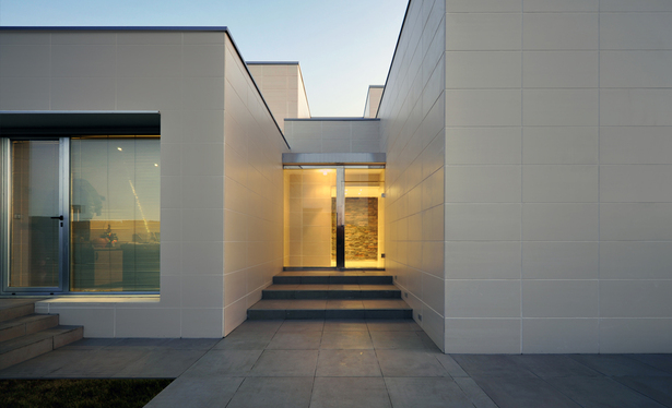 AQSO arquitectos office. Fragmented house. Entrance