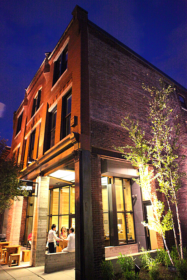 The street side seating area for the tenant resturant space.