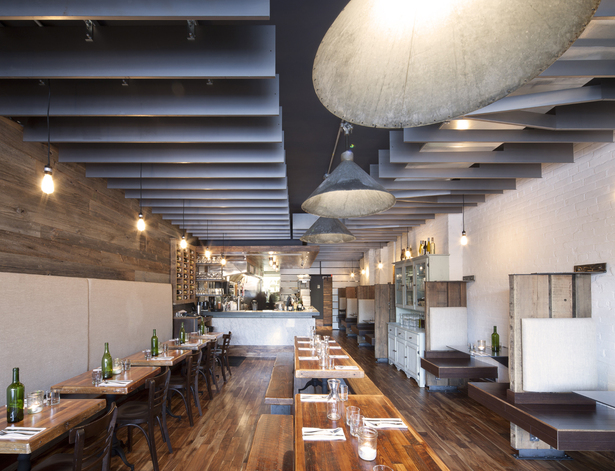 MOOBURGER - Dining room with central sharing tables