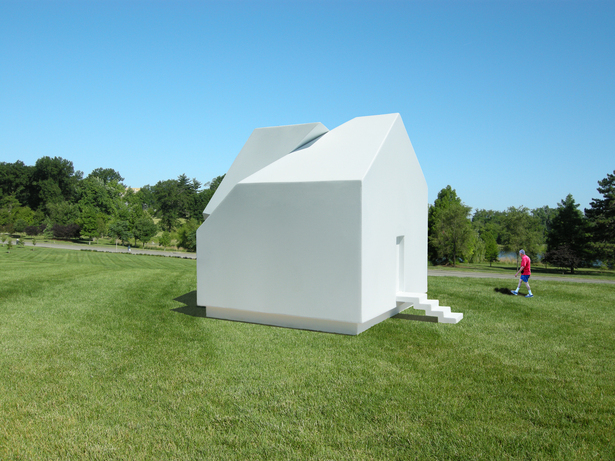 HOUSE WITH ONE ROTATING PIECE