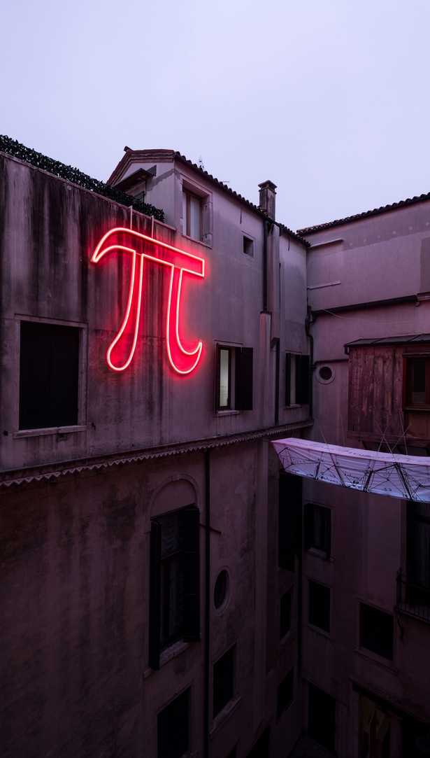 photo by © Simone Simone